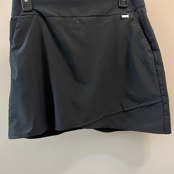 greg Norman shark Pants - Greg Norman Shark Athletic Skort with Inner Shorts Size S Silver logo